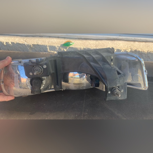 2005 Chevy Tahoe Pair Of Headlights Headlamp OEM GM 16524538 - Picture 4 of 6